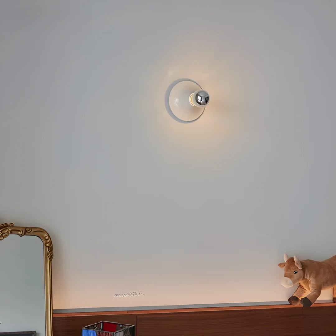 Kinkiet Retro Bauhaus z Odsłoniętą Żarówką i Okrągłą Tarczą