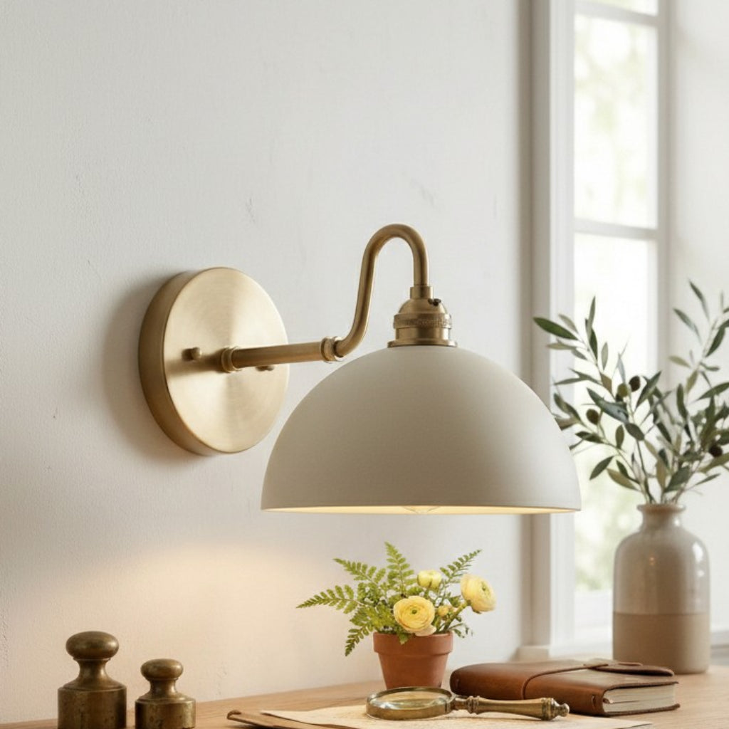 Lampa Ścienna Vintage z Mosiężnym Ramieniem i Kloszem w Kształcie Misy