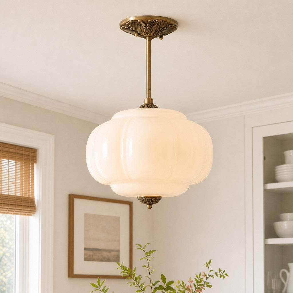 Lampa Wisząca Vintage z Kloszem ze Szkła Mlecznego w Kształcie Dyni