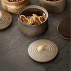 Ceramiczny Pojemnik z Pokrywką i Uchwytem z Juty w Stylu Wabi-Sabi