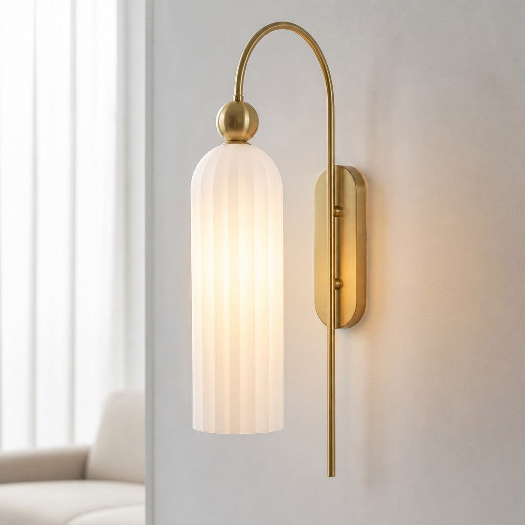 Kinkiet Art Deco z Żebrowanym Kloszem Cylindrycznym i Złotą Ramą