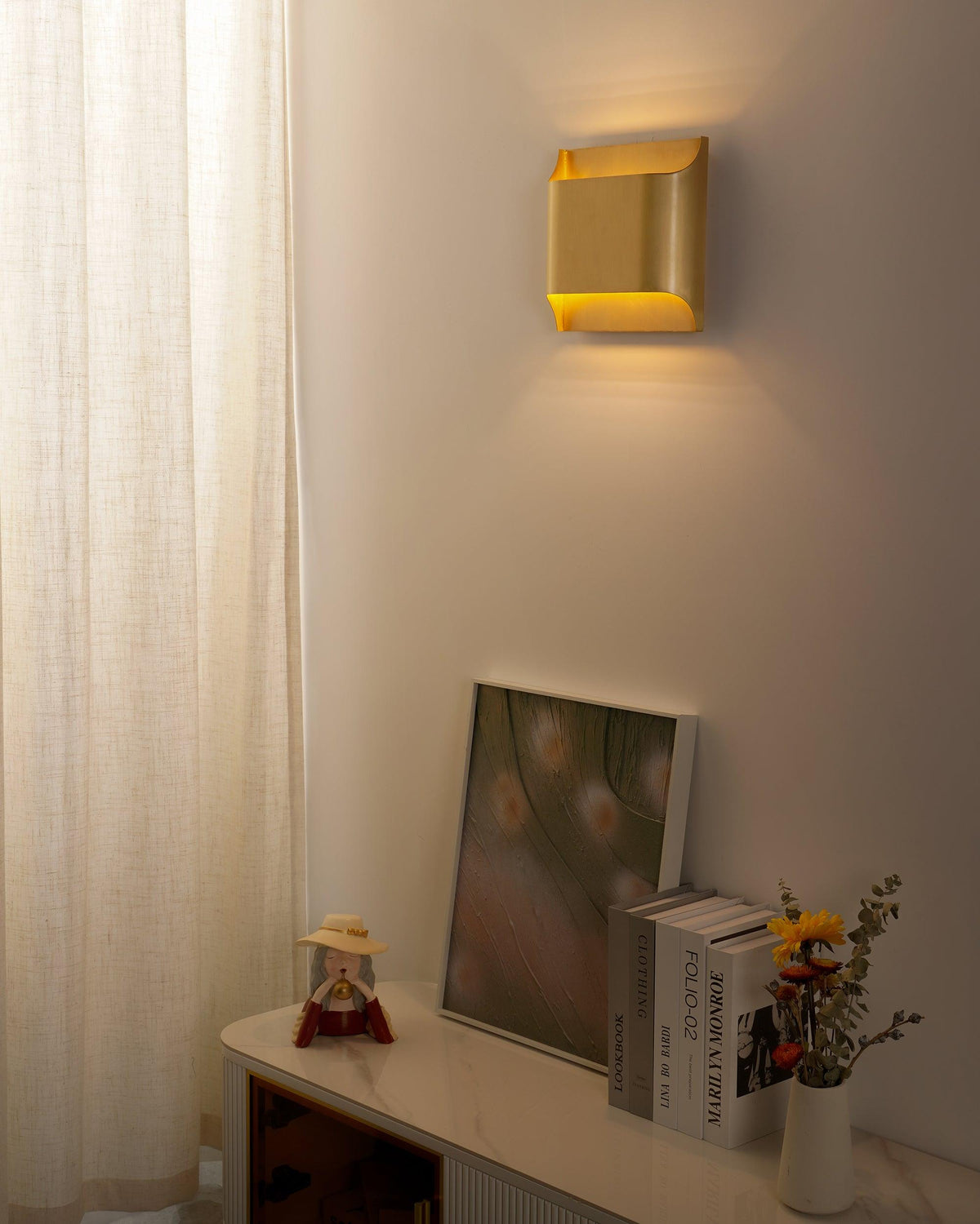 Kinkiet Modernistyczny z Metalową Osłoną i Światłem Góra-Dół ##POS:37##