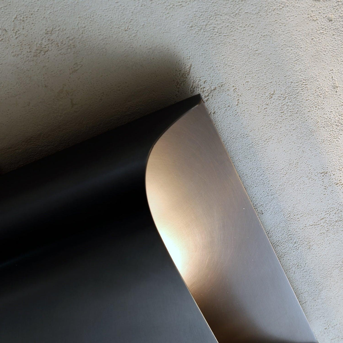 Kinkiet Modernistyczny z Metalową Osłoną i Światłem Góra-Dół ##POS:47##