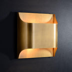 Kinkiet Modernistyczny z Metalową Osłoną i Światłem Góra-Dół ##POS:59##