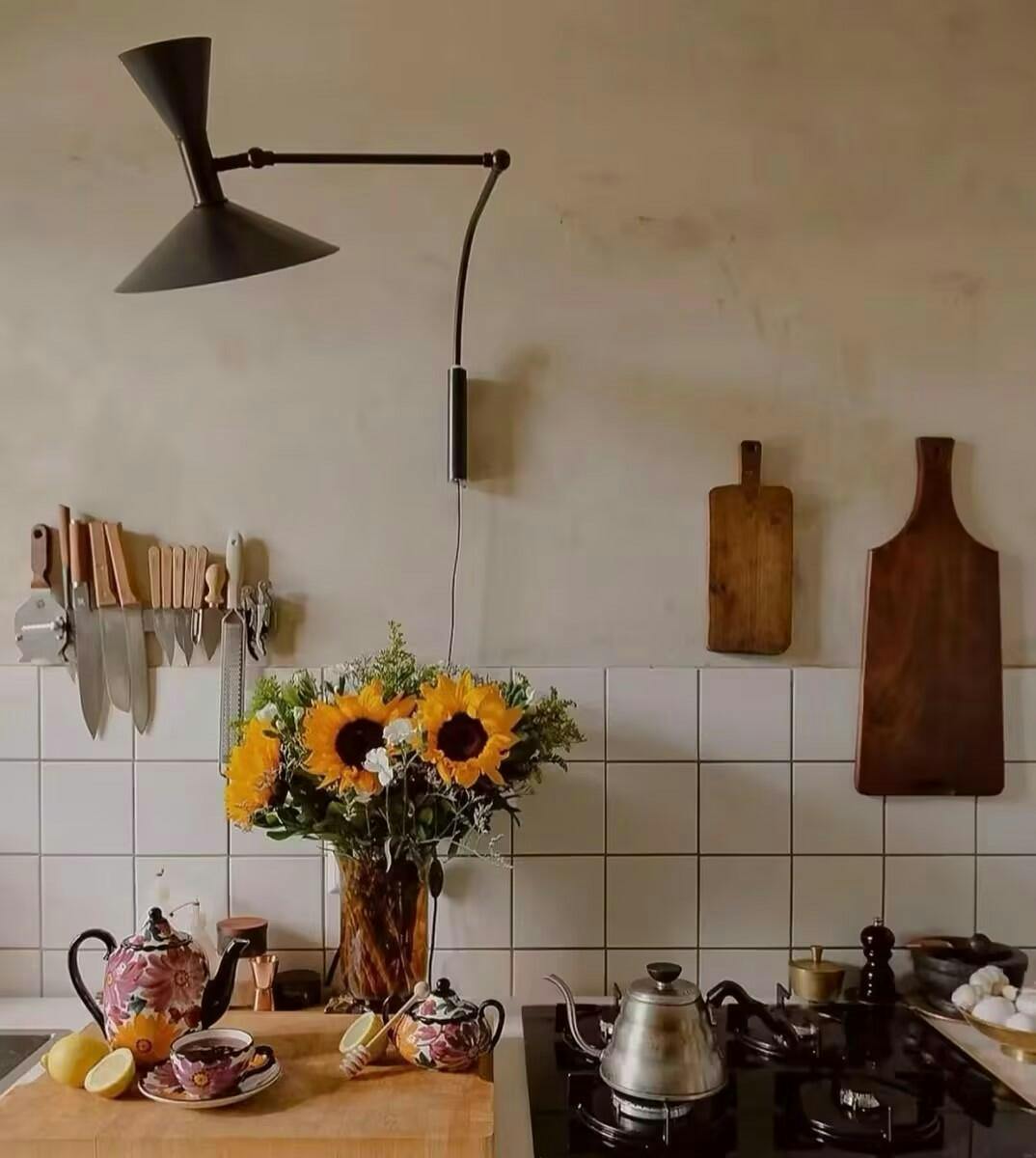 Kinkiet Retro z Regulowanym Ramieniem i Podwójnym Kloszem