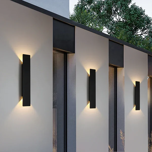 Kinkiet Zewnętrzny Minimalistyczny z Dwukierunkowym Światłem i Zintegrowanym LED