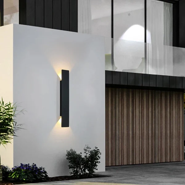 Kinkiet Zewnętrzny Minimalistyczny z Dwukierunkowym Światłem i Zintegrowanym LED
