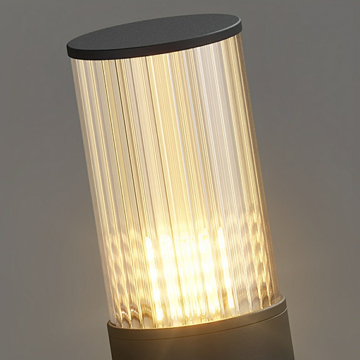Lampa Ogrodowa Słupkowa Nowoczesna z Ryflowanym Kloszem na Zewnątrz