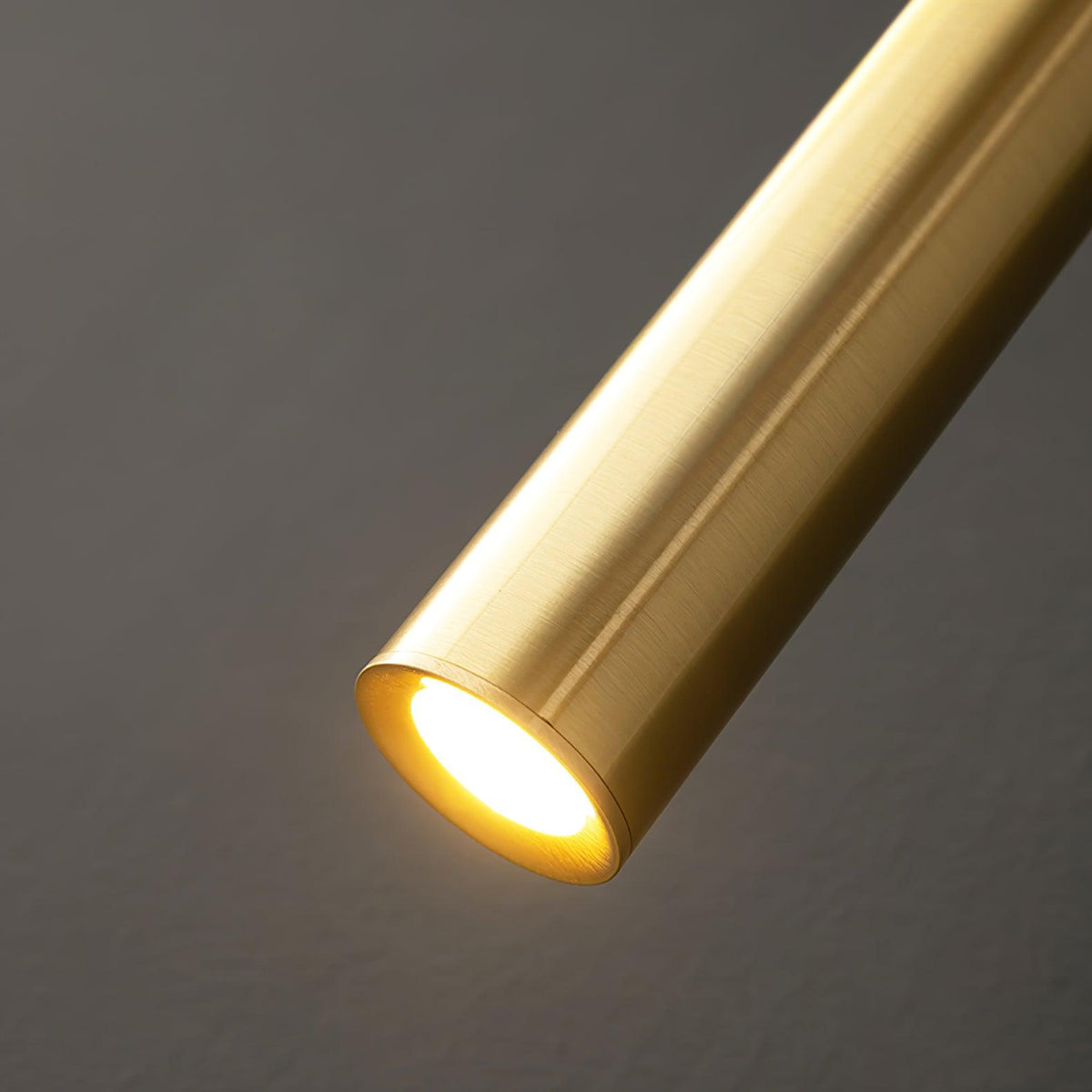 Lampa Ścienna Minimalistyczna z Cylindrycznym Kloszem na Kablu