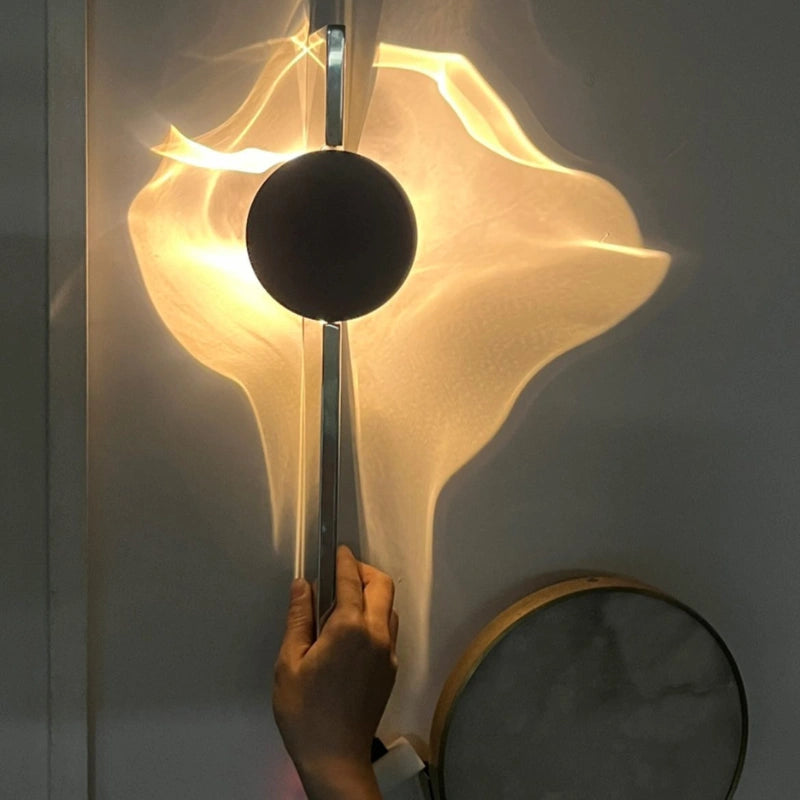 Lampa Ścienna Minimalistyczna z Efektem Falującej Poświaty i Obrotowym Kloszem