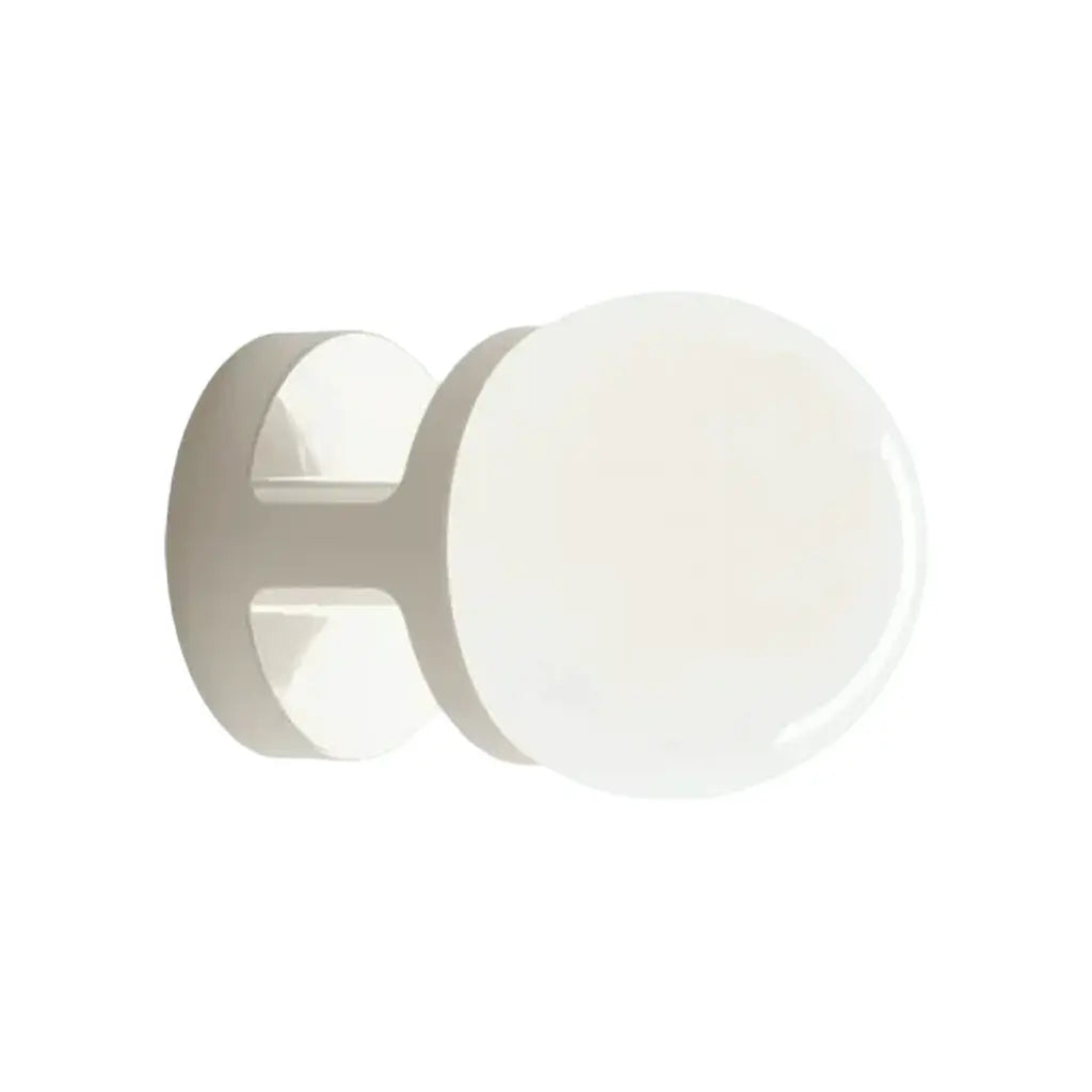 Lampa Ścienna Modern z Kloszem Kulowym i Ceramiczną Podstawą