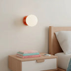 Lampa Ścienna Modern z Kloszem Kulowym i Ceramiczną Podstawą