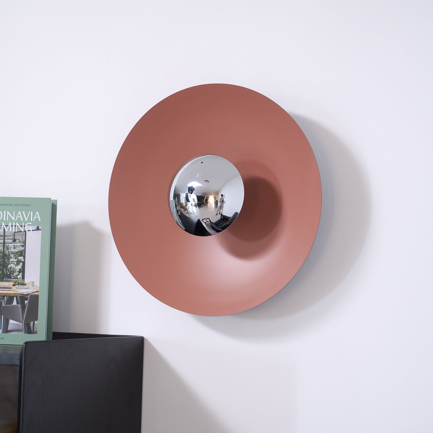 Lampa Ścienna Nowoczesna Minimalistyczna z Okrągłym Kloszem i Zintegrowanym LED
