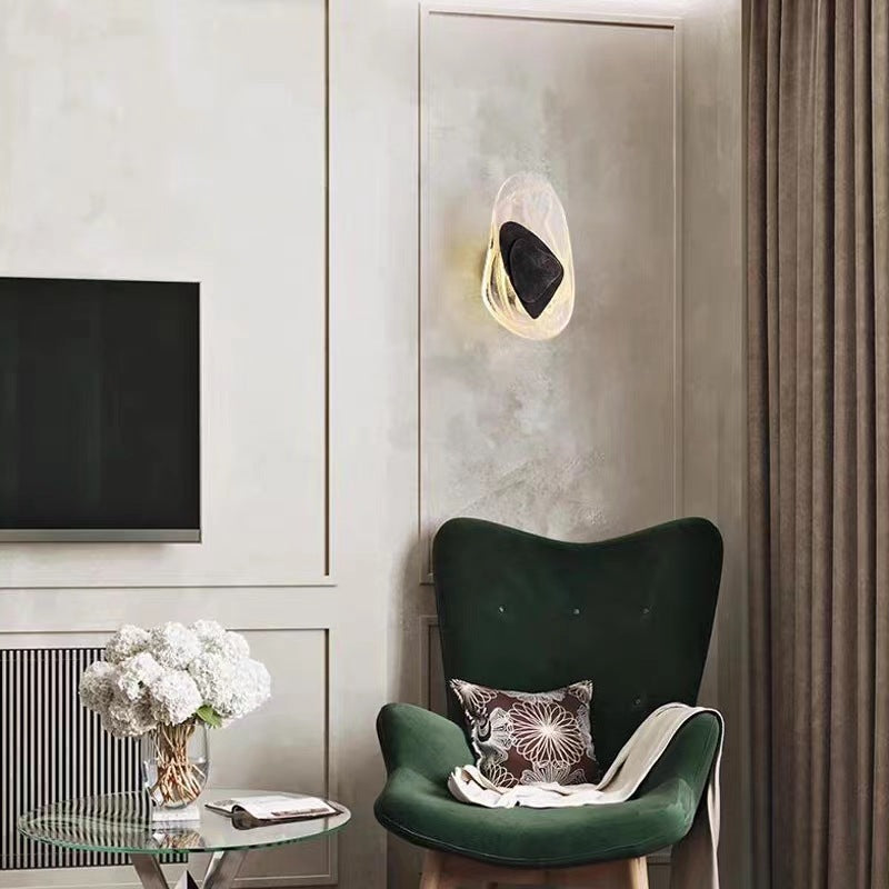 Lampa Ścienna Nowoczesna ze Szklanym Kloszem i Metalowym Detalem