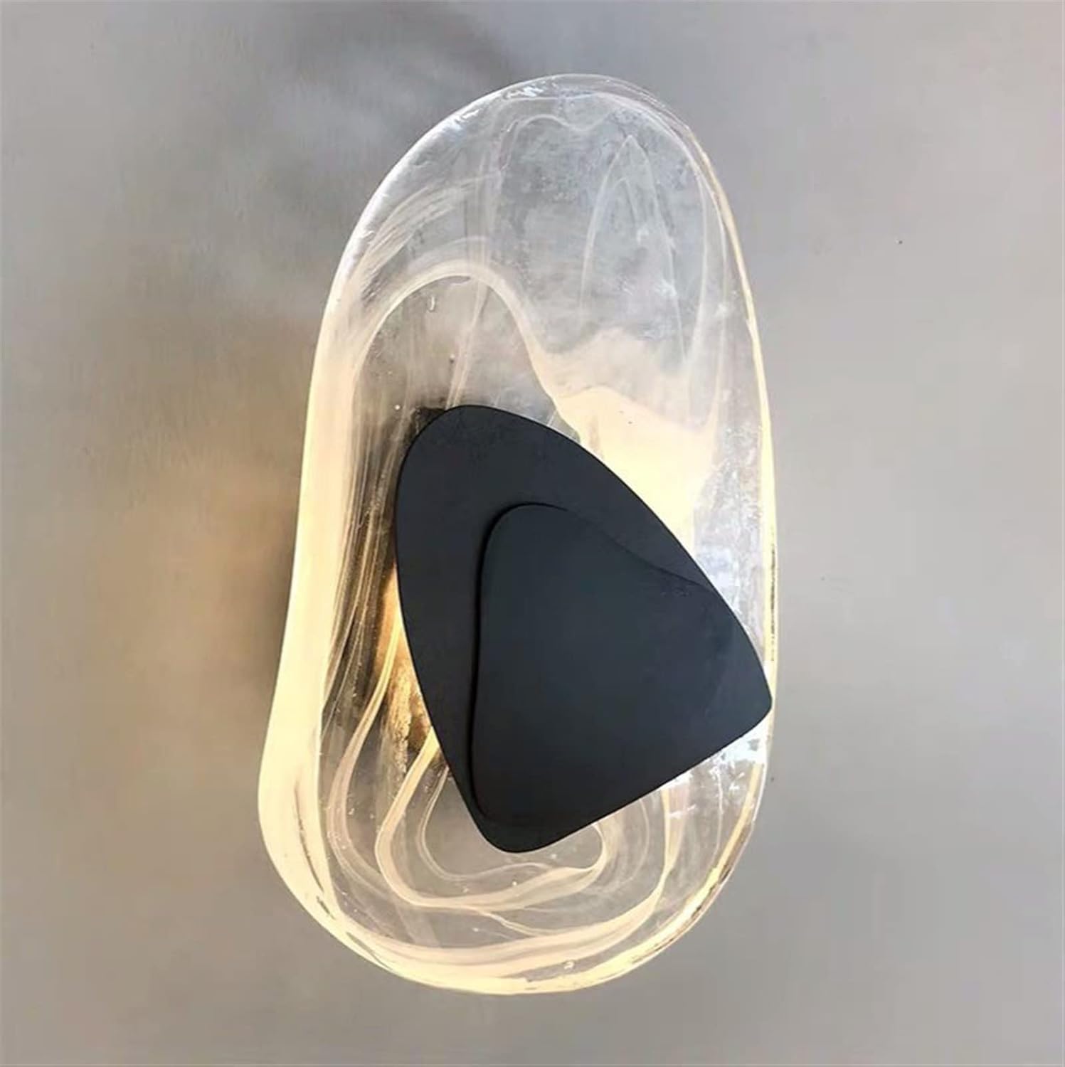 Lampa Ścienna Nowoczesna ze Szklanym Kloszem i Metalowym Detalem