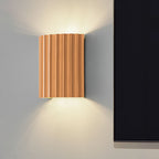 Lampa Ścienna Skandynawska z Pofalowanym Kloszem i Dwukierunkowym Światłem