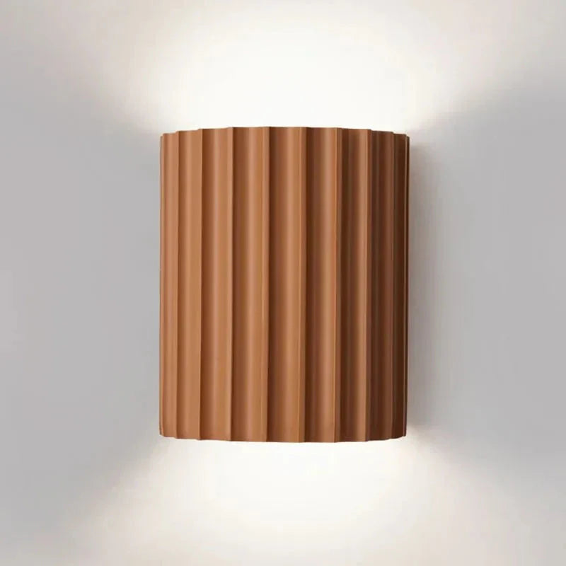 Lampa Ścienna Skandynawska z Pofalowanym Kloszem i Dwukierunkowym Światłem