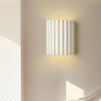 Lampa Ścienna Skandynawska z Pofalowanym Kloszem i Dwukierunkowym Światłem