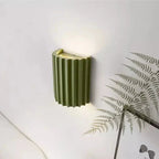 Lampa Ścienna Skandynawska z Pofalowanym Kloszem i Dwukierunkowym Światłem