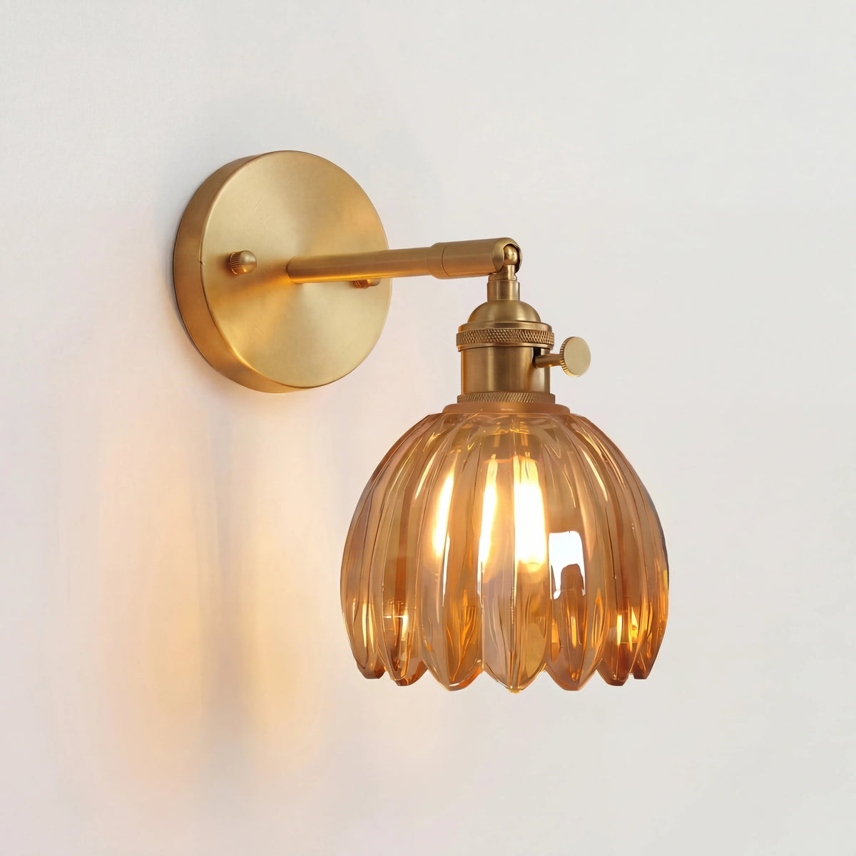 Lampa Ścienna Vintage z Kloszem ze Szkła w Kształcie Kwiatu