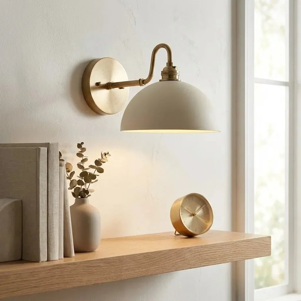 Lampa Ścienna Vintage z Mosiężnym Ramieniem i Kloszem w Kształcie Misy