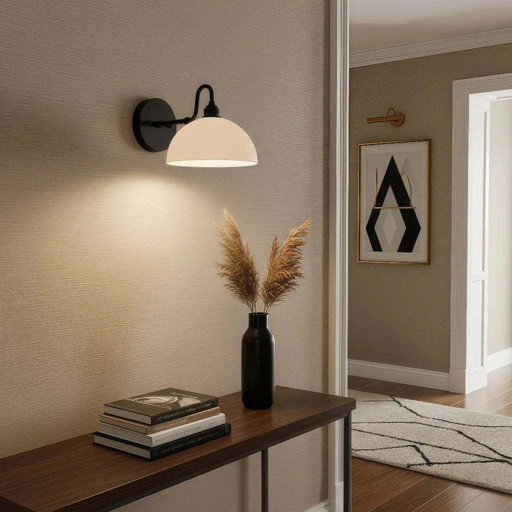 Lampa Ścienna Vintage z Mosiężnym Ramieniem i Kloszem w Kształcie Misy