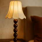 Lampa Stojąca i Stołowa Retro z Kloszem w Kształcie Kwiatu i Drewnianą Podstawą