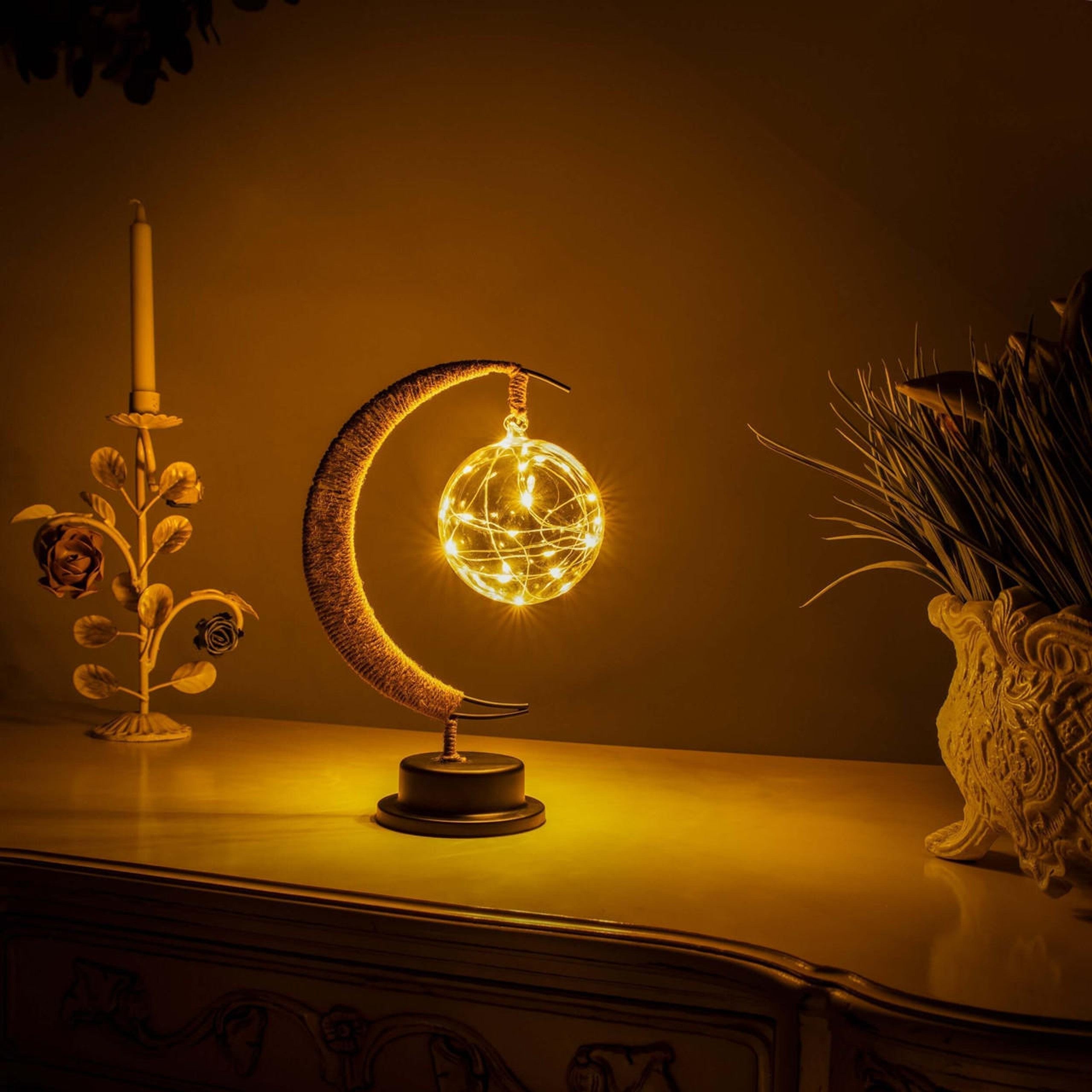 Lampa Stołowa Boho z Półksiężycem i Szklaną Kulą z Lampkami