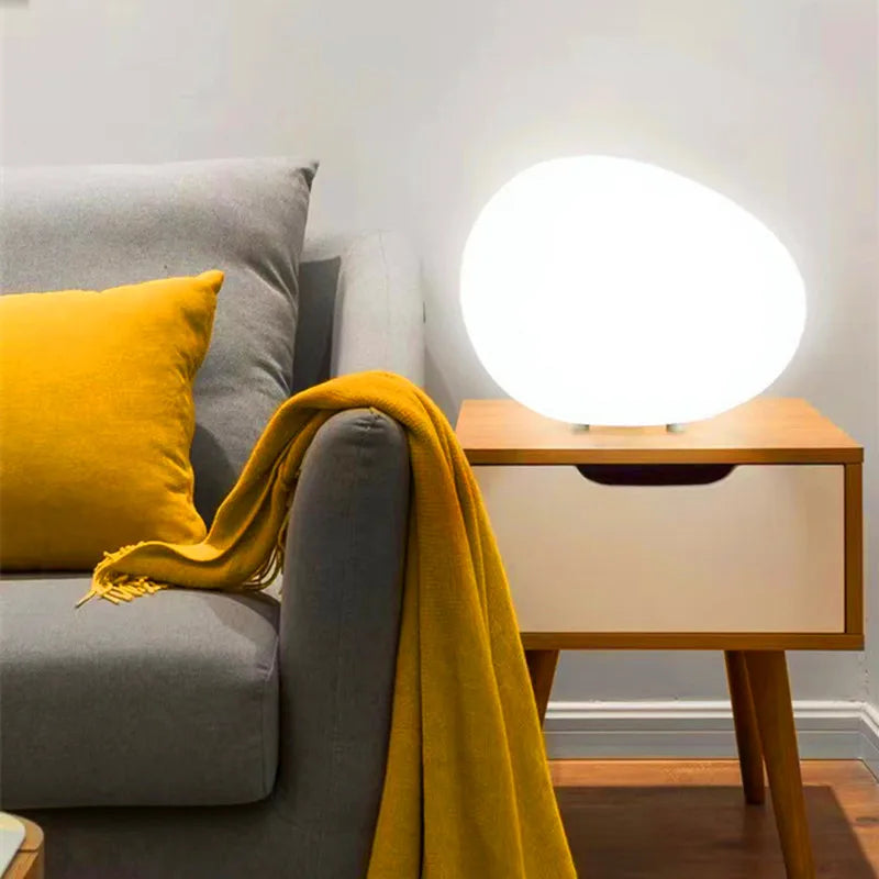 Lampa Stołowa Minimalistyczna z Organicznym Kloszem w Kształcie Kamienia