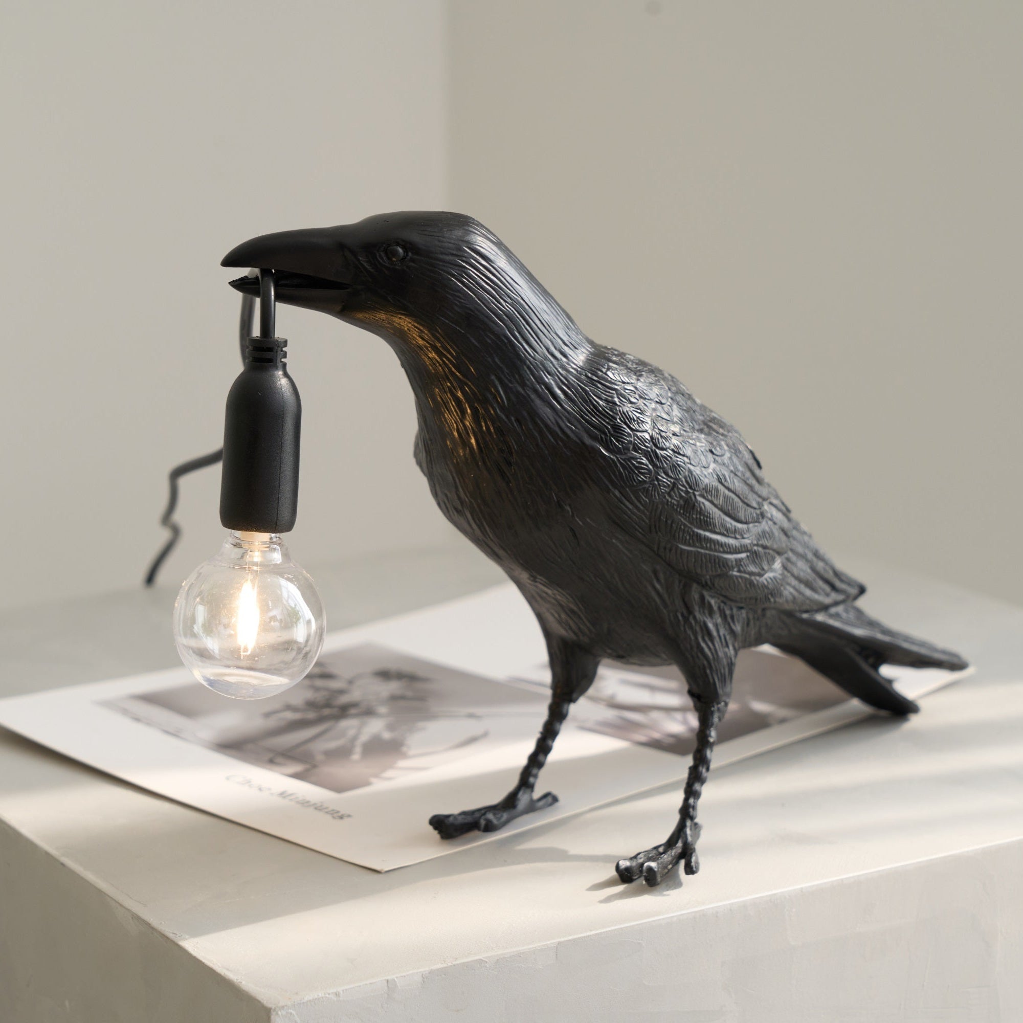 Lampa Stołowa Modern w Kształcie Kruka z Żarówką Edison