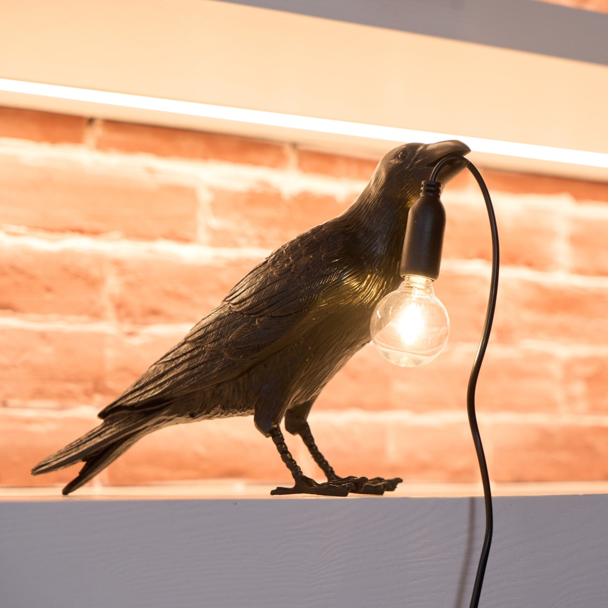 Lampa Stołowa Modern w Kształcie Kruka z Żarówką Edison