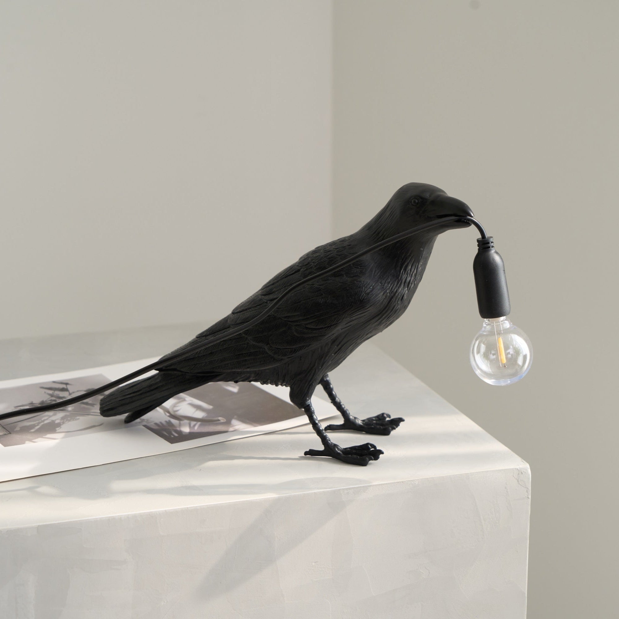 Lampa Stołowa Modern w Kształcie Kruka z Żarówką Edison