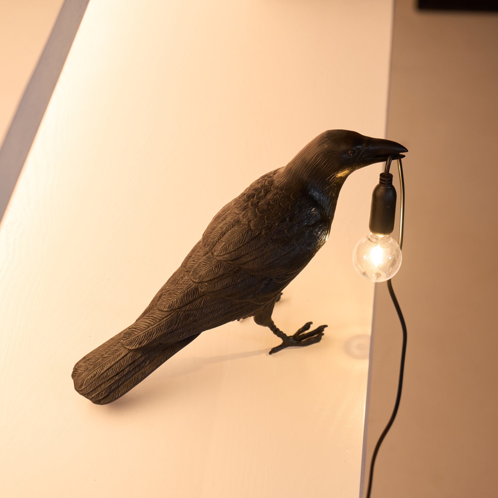 Lampa Stołowa Modern w Kształcie Kruka z Żarówką Edison