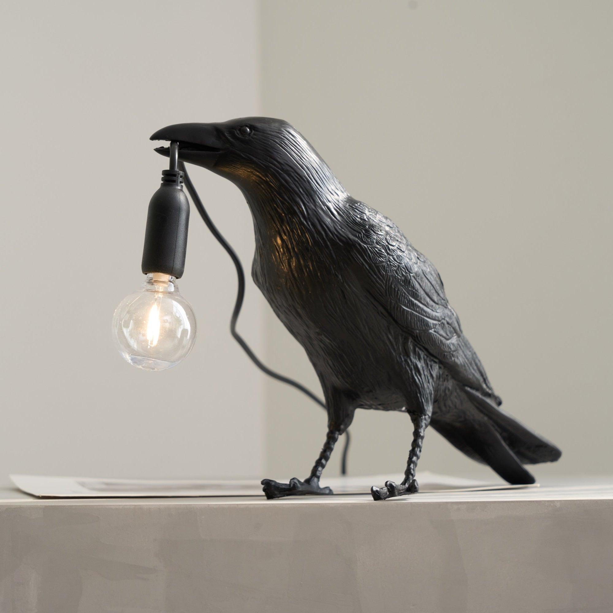 Lampa Stołowa Modern w Kształcie Kruka z Żarówką Edison