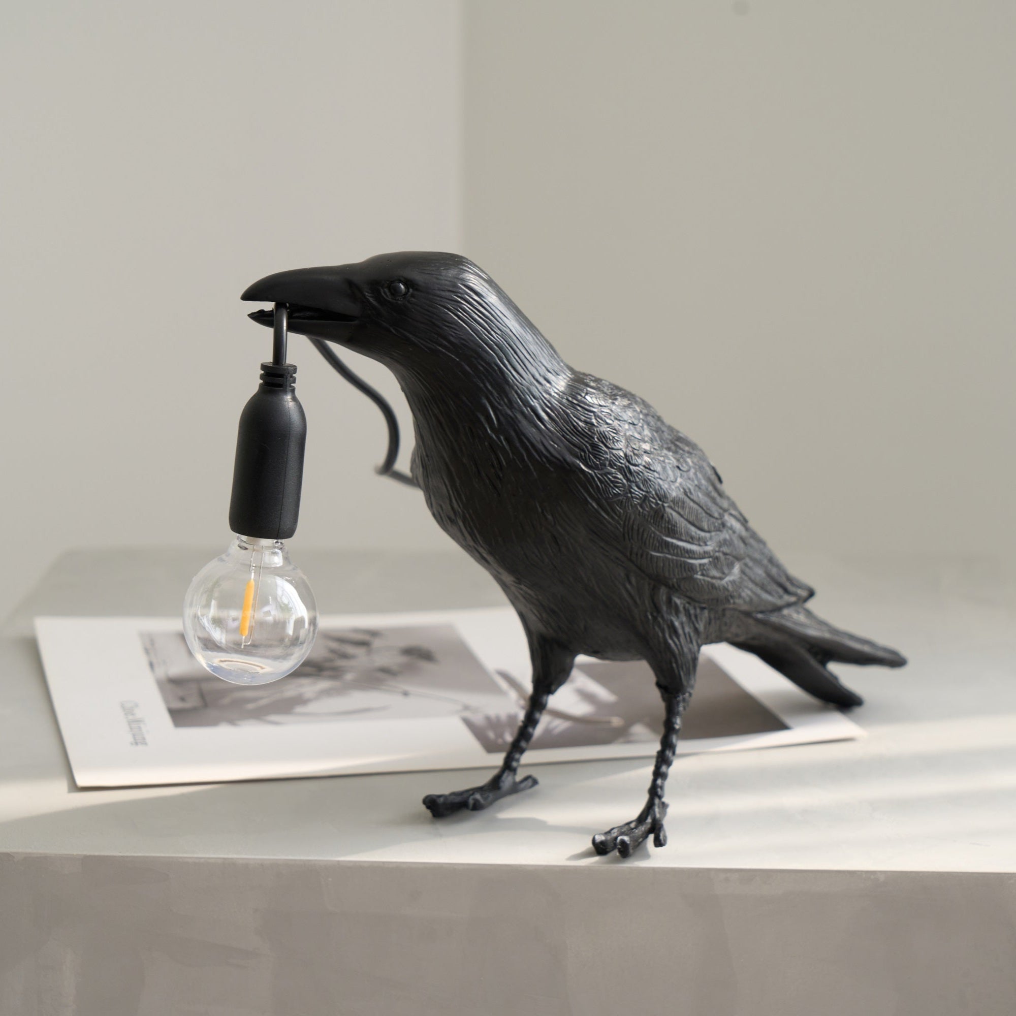 Lampa Stołowa Modern w Kształcie Kruka z Żarówką Edison