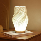 Lampa Stołowa Nowoczesna z Falowanym Kloszem i Drewnianą Podstawą