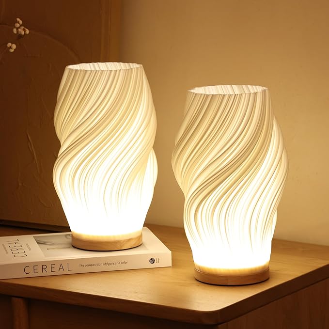 Lampa Stołowa Nowoczesna z Falowanym Kloszem i Drewnianą Podstawą