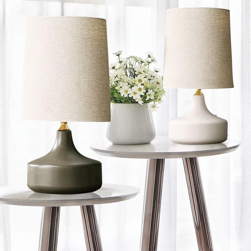 Nordycka Lampa Stołowa z Ceramiczną Podstawą i Abażurem