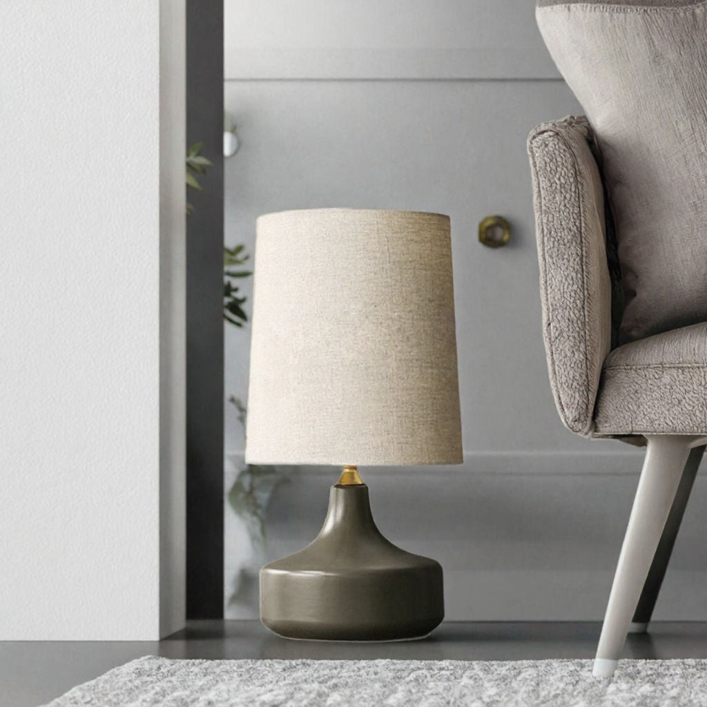 Nordycka Lampa Stołowa z Ceramiczną Podstawą i Abażurem