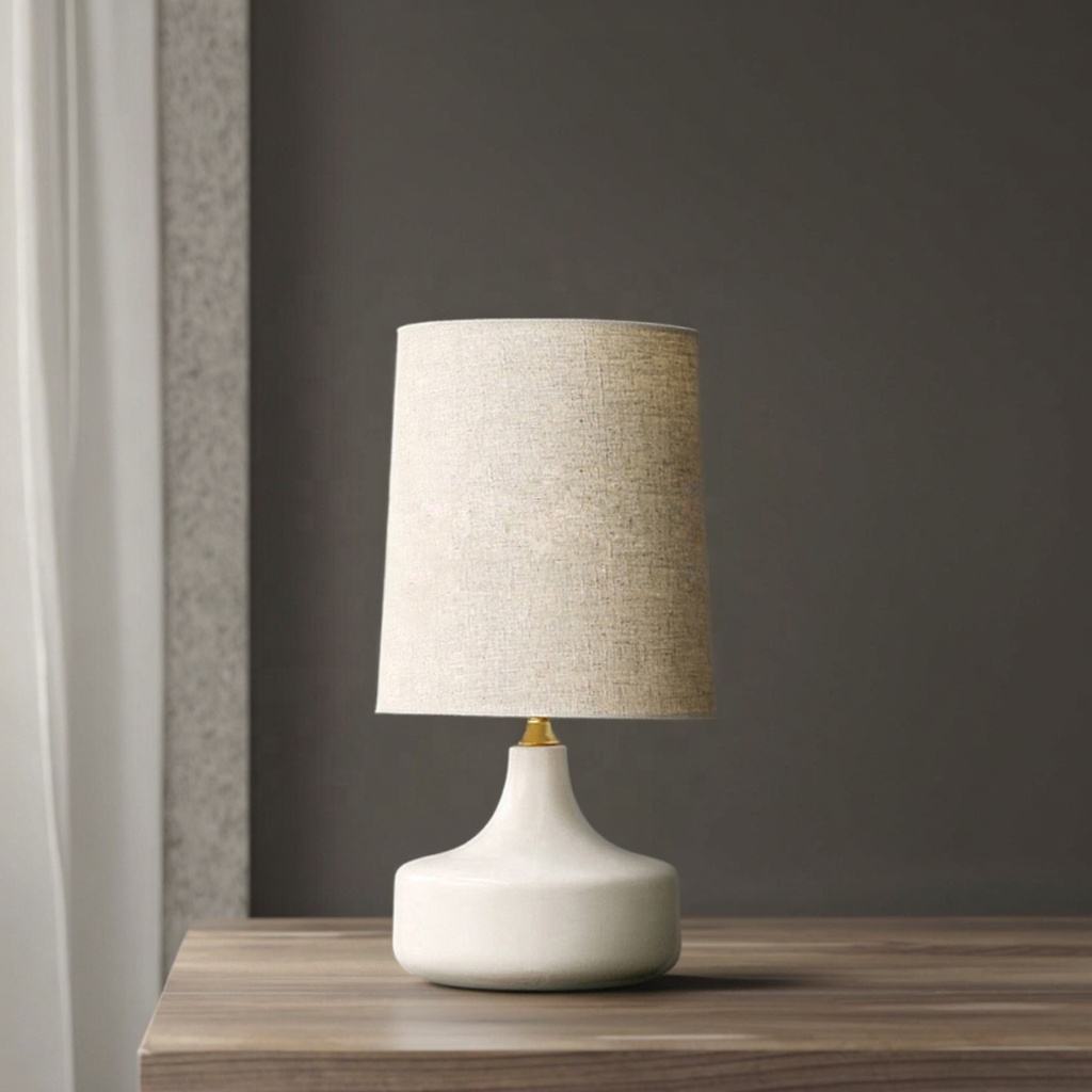 Nordycka Lampa Stołowa z Ceramiczną Podstawą i Abażurem