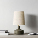 Nordycka Lampa Stołowa z Ceramiczną Podstawą i Abażurem