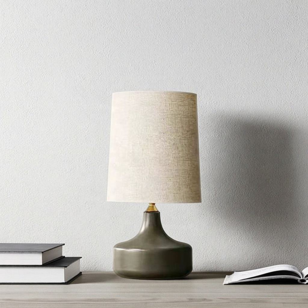 Nordycka Lampa Stołowa z Ceramiczną Podstawą i Abażurem