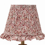 Lampa Stołowa Vintage z Plisowanym Kloszem w Kwiaty na Toczonej Podstawie