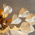Lampa Sufitowa Art Deco z Ceramicznymi Płatkami na Żelaznej Ramie