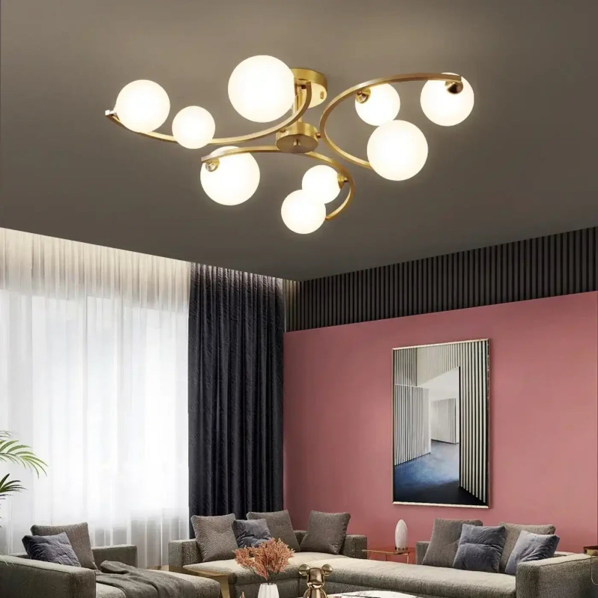 Lampa Sufitowa Art Deco z Zakrzywionymi Ramionami i Kulami Opal