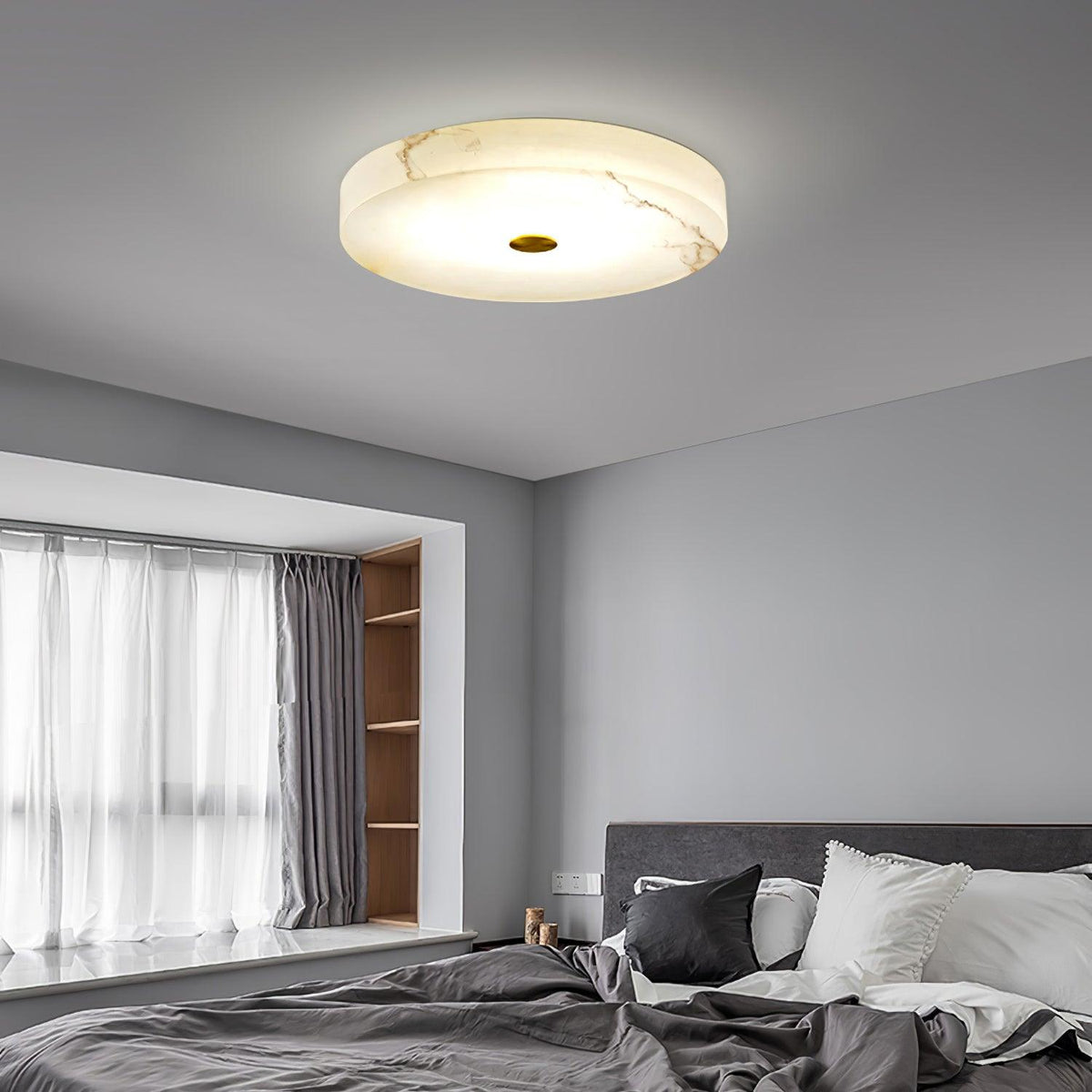 Lampa Sufitowa Minimalistyczna z Alabastrem i Złotym Detalem ##POS:10##