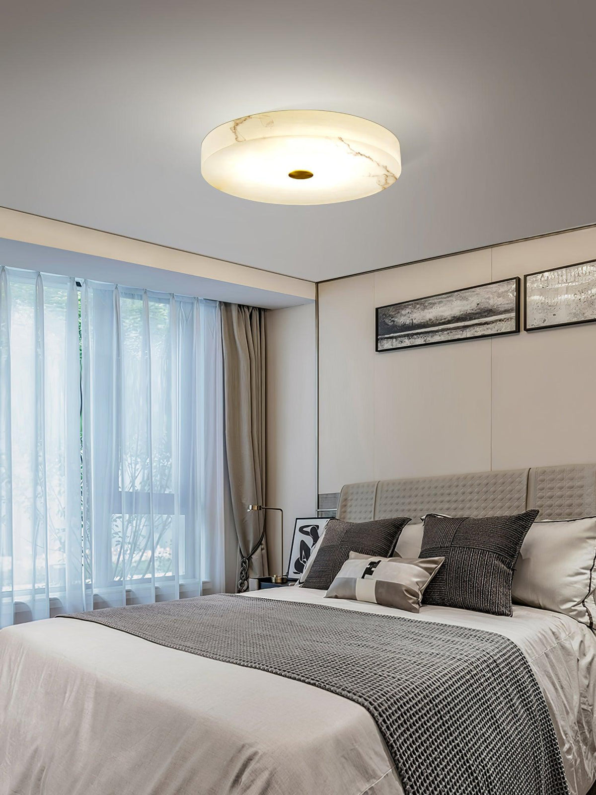 Lampa Sufitowa Minimalistyczna z Alabastrem i Złotym Detalem