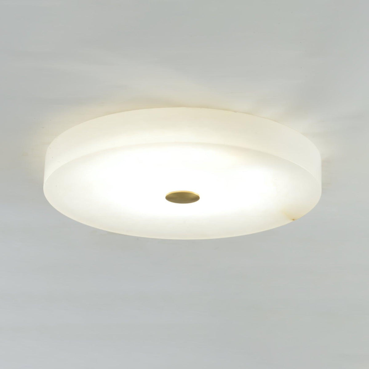 Lampa Sufitowa Minimalistyczna z Alabastrem i Złotym Detalem