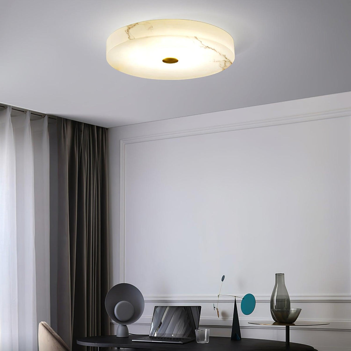 Lampa Sufitowa Minimalistyczna z Alabastrem i Złotym Detalem ##POS:28##