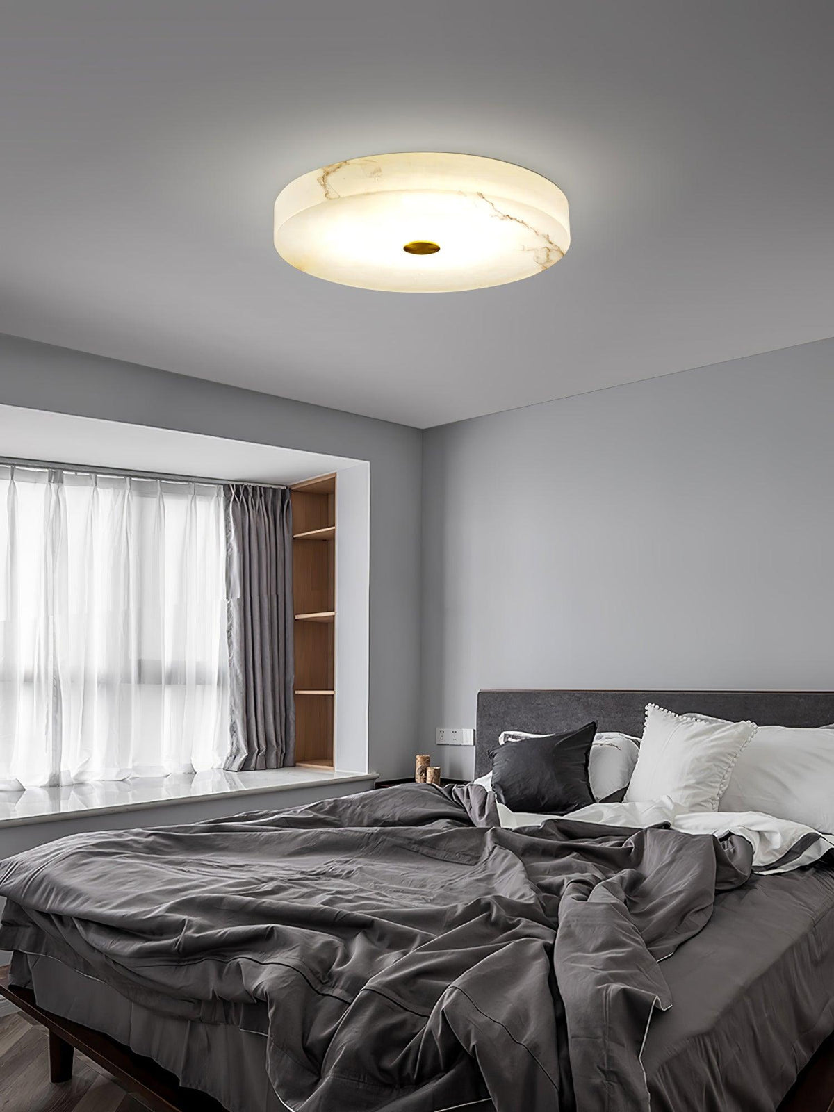 Lampa Sufitowa Minimalistyczna z Alabastrem i Złotym Detalem